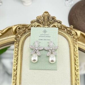 🌸 Atterri Flower Pearl Drop Earrings 🌸